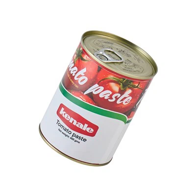 Hård åben tomatpasta på dåse